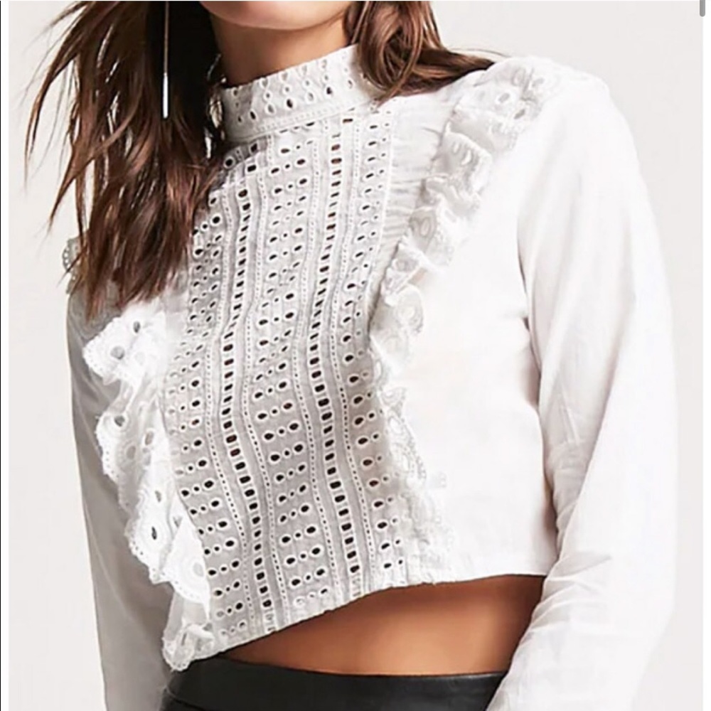 ⭐️White Ruffle Crop Top⭐️